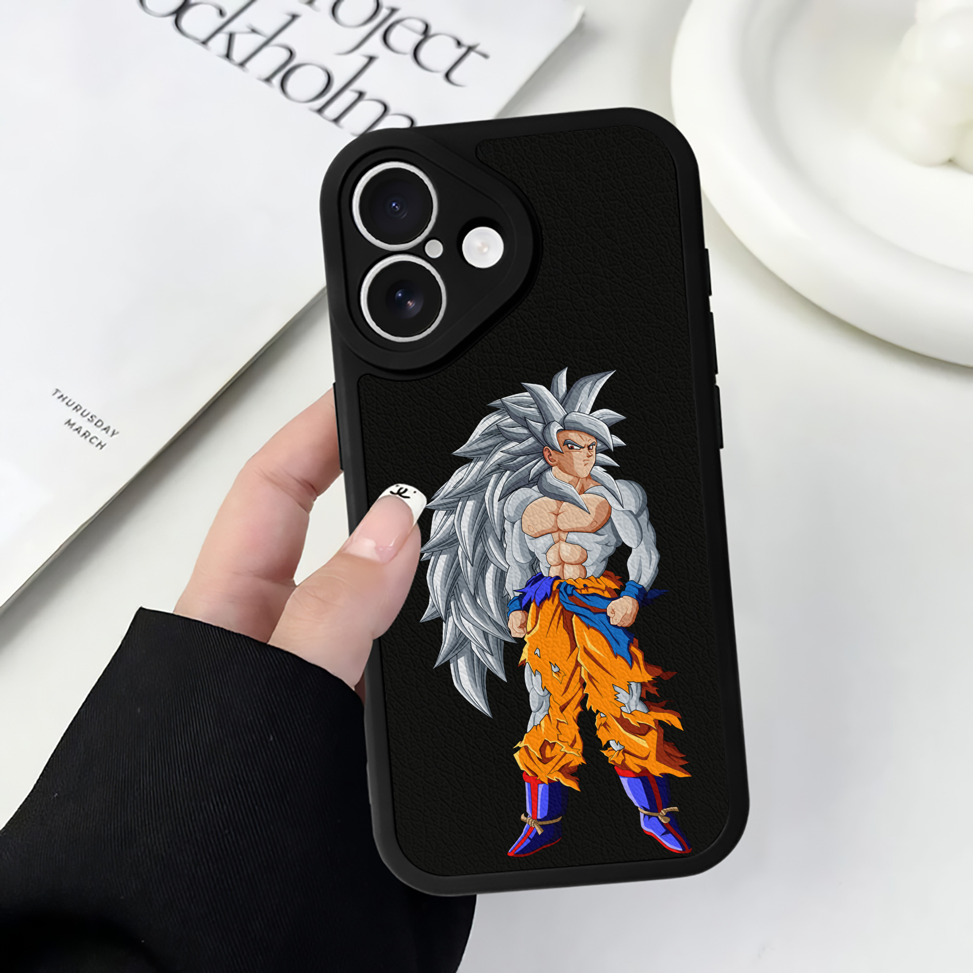 （画像用） ドラゴンボール 孫悟空（そん ごくう）Son Goku カカロット DRAGON BALL Kakarotto 【iPhone 16シリーズ対応】シリコンスマホケース（レザー調） 材質：シリコン